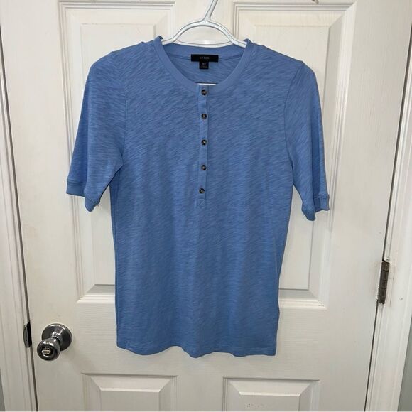 J Crew Slub Cotton Henley in light blue. Short sleeve size XS. Body length: 25". - Picture 5 of 9